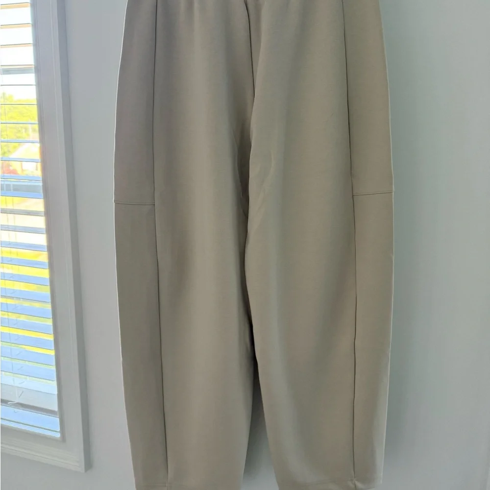 Uniqlo Women's  Beige Pants - Picture 2 of 3